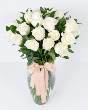 24 rosas blancas en jarrón, entrega inmediata monterrey. flores a domicilio en apodaca
