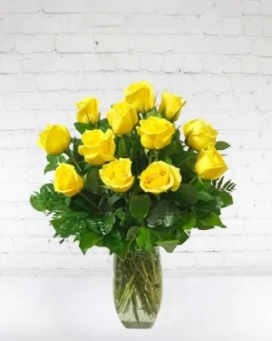 12 rosas amarillas en jarrón, flores amarillas en monterrey. Entrega el mismo día
