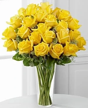 24 rosas amarillas en jarrón, flores amarillas envío a domicilio